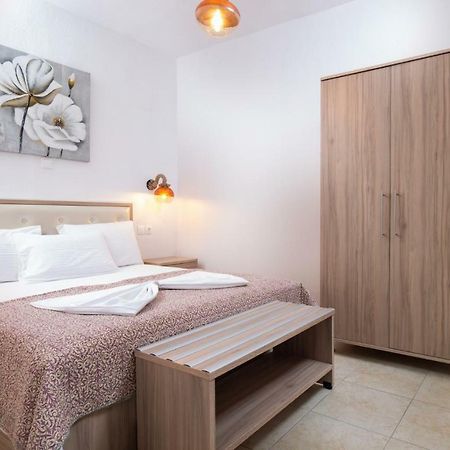 Nikola'S Apartments Торони Екстериор снимка