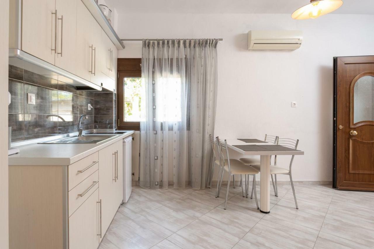Nikola'S Apartments Торони Екстериор снимка
