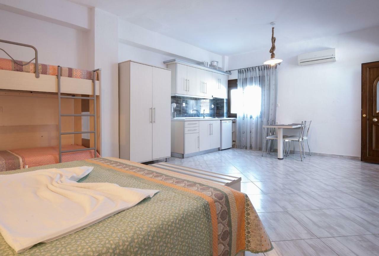 Nikola'S Apartments Торони Екстериор снимка