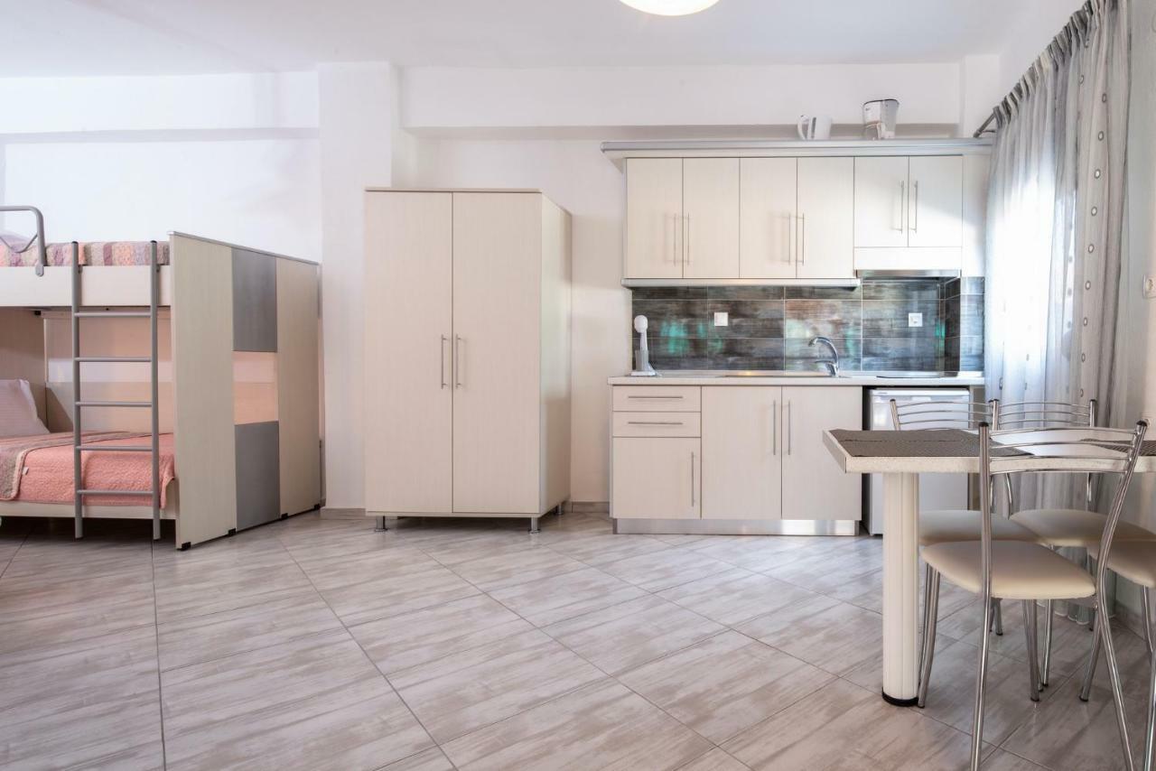 Nikola'S Apartments Торони Екстериор снимка